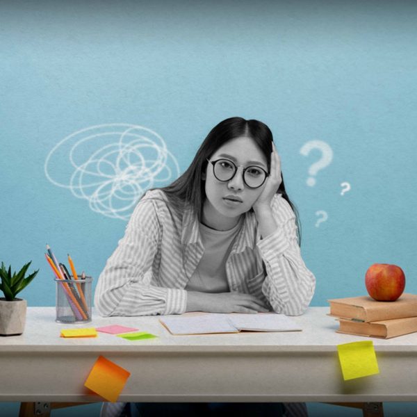 เพื่อนทำการบ้านเสมือนจริงผ่านโซเชียลมีเดีย